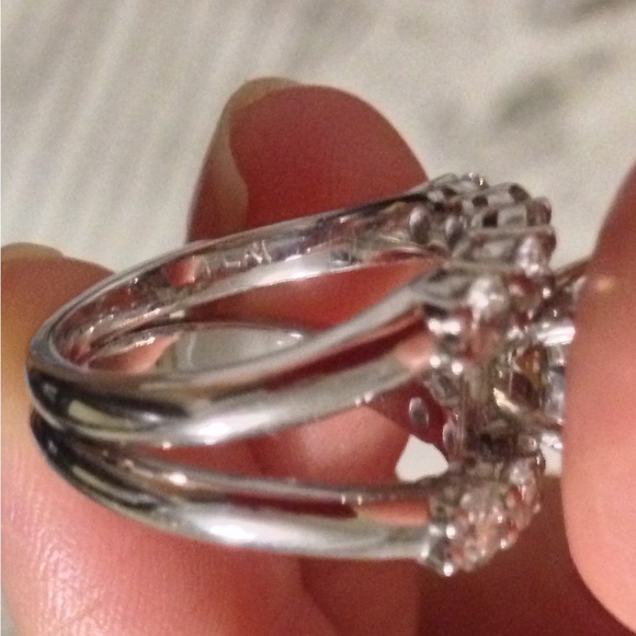 Platinum diamond ring - Picture 10 of 10